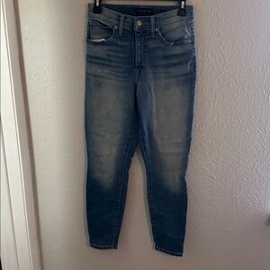 Lucky Brand 6/28 no rips jeans.